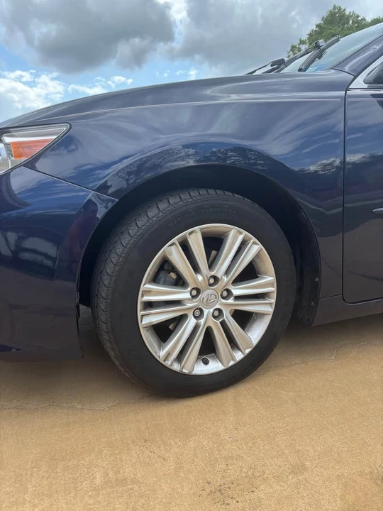 2015 Lexus ES 6th Gen - Image 4 of 5