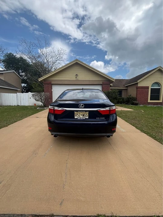 2015 Lexus ES 6th Gen - Image 2 of 5