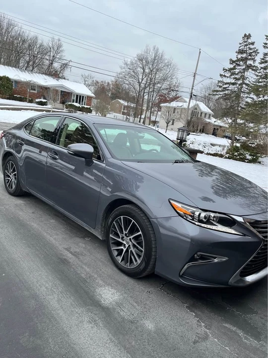 2016 Lexus ES 6th Gen - Image 3 of 9