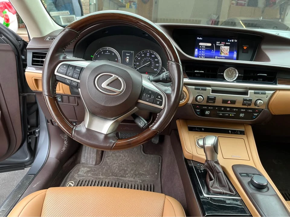 2016 Lexus ES 6th Gen - Image 6 of 9