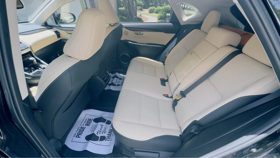 2018 Lexus - Image 5 of 10