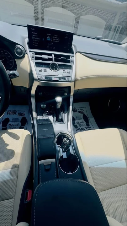 2018 Lexus - Image 9 of 10