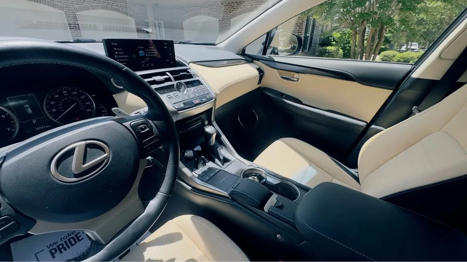 2018 Lexus - Image 8 of 10