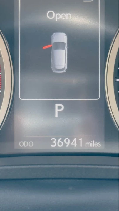 2018 Lexus - Image 10 of 10