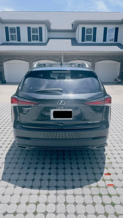 2018 Lexus - Image 4 of 10