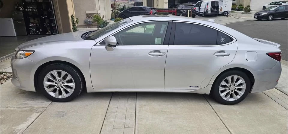 2015 Lexus ES 6th Gen - Image 3 of 7