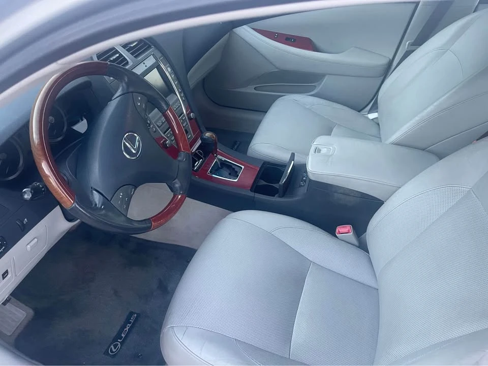 2009 Lexus ES 4th Gen - Image 4 of 4