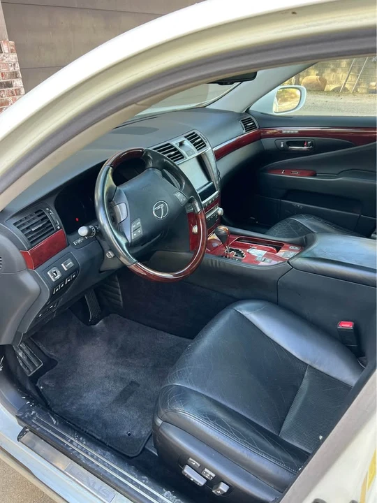 Lexus LS 4th Gen - Image 6 of 10