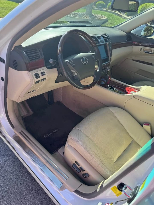 2012 Lexus LS 4th Gen - Image 5 of 10
