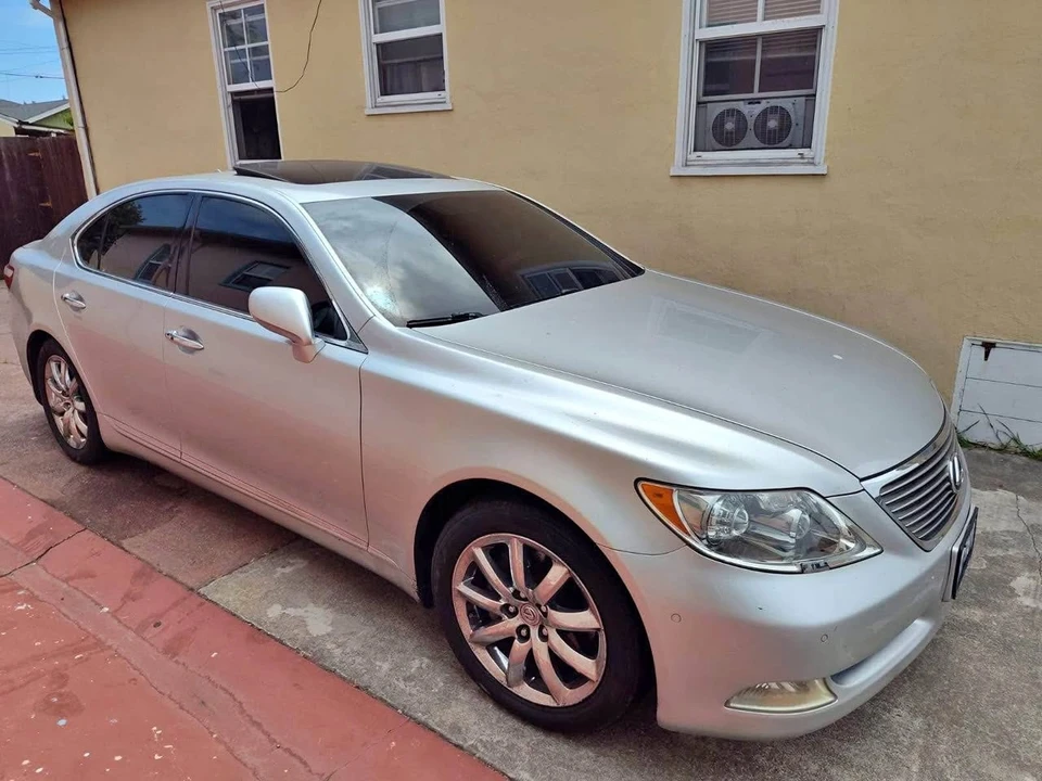 2007 Lexus LS 4th Gen - Image 1 of 9