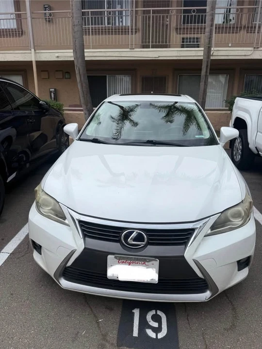 2014 Lexus CT - Image 2 of 10