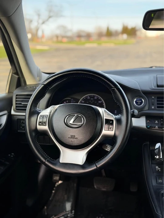 2013 Lexus CT - Image 3 of 10