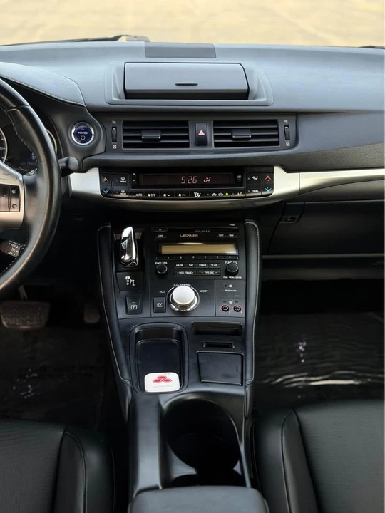2013 Lexus CT - Image 4 of 10