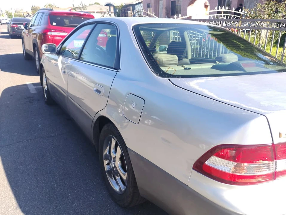 2001 Lexus ES 3rd Gen - Image 3 of 10