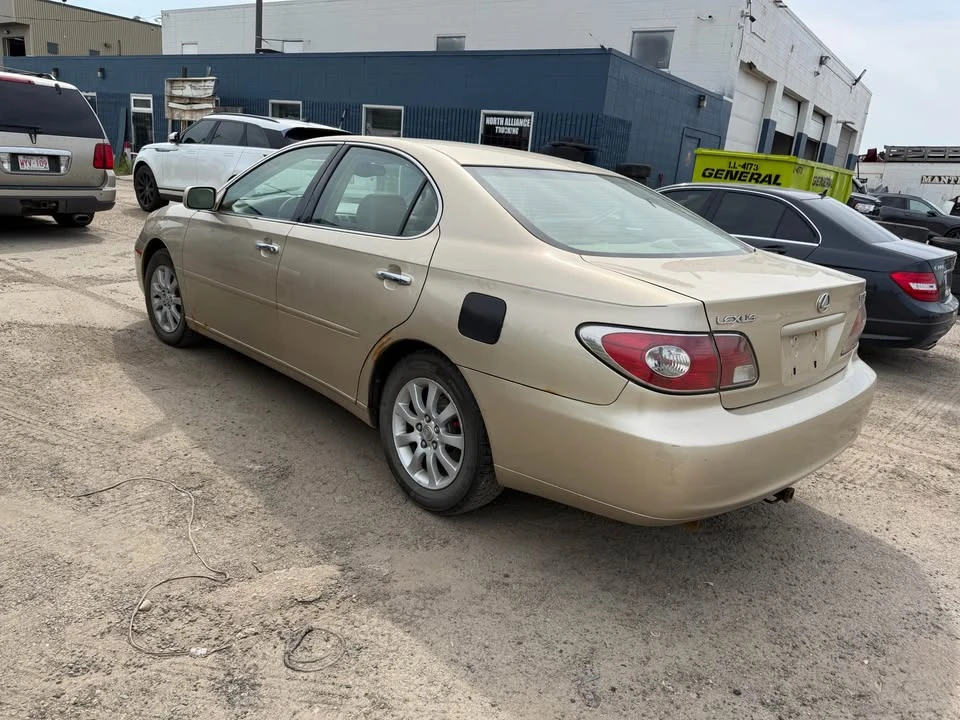 Lexus ES - Image 4 of 10