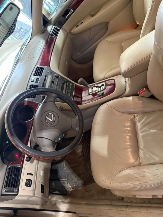 Lexus ES - Image 6 of 10