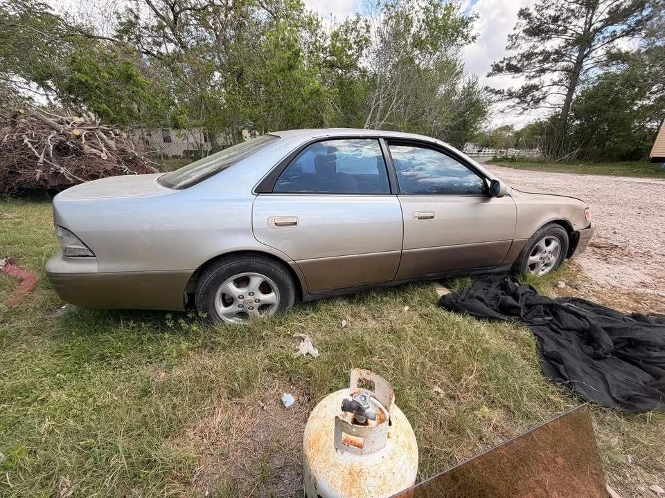 2001 Lexus ES 3rd Gen - Image 2 of 4