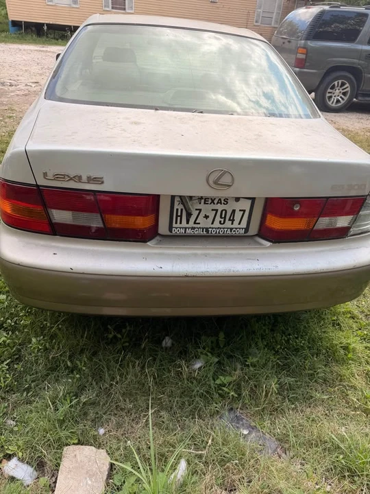 2001 Lexus ES 3rd Gen - Image 4 of 4