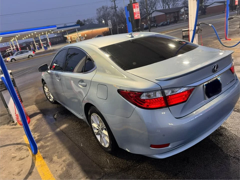 2013 Lexus ES 6th Gen - Image 6 of 10