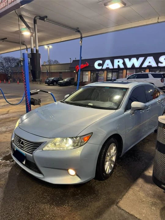 2013 Lexus ES 6th Gen - Image 5 of 10