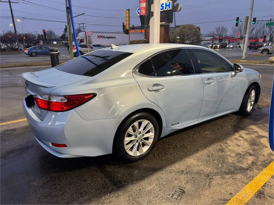 2013 Lexus ES 6th Gen - Image 8 of 10