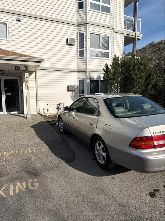 1998 Lexus ES - Image 3 of 9