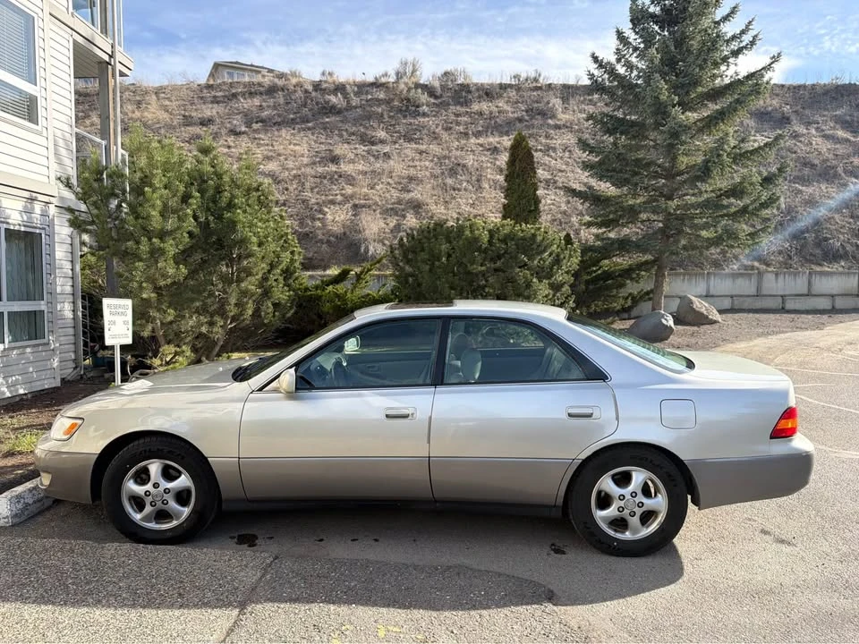 1998 Lexus ES - Image 5 of 9