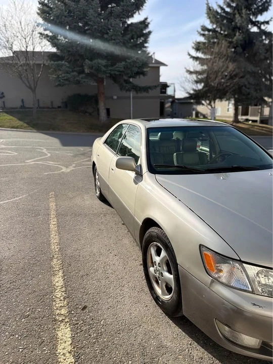 1998 Lexus ES - Image 2 of 9