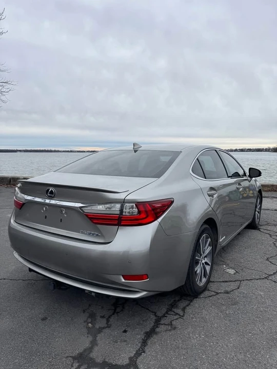 2016 Lexus ES 6th Gen - Image 6 of 9