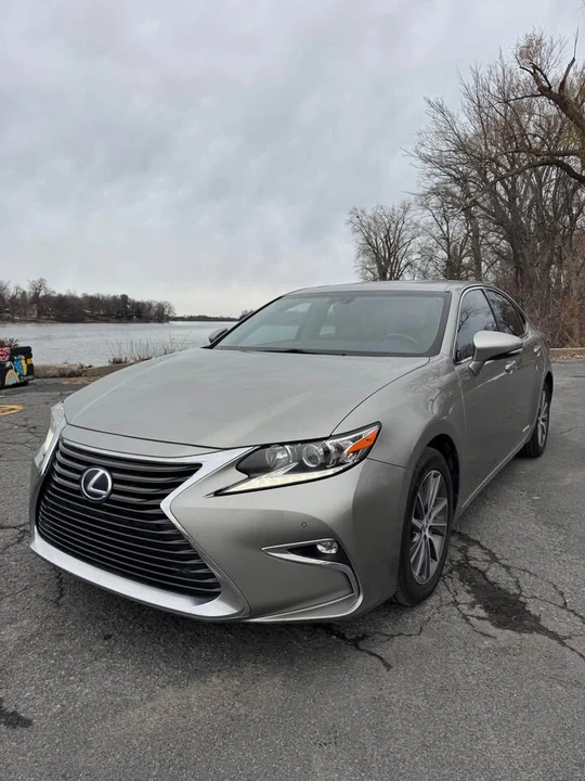 2016 Lexus ES 6th Gen - Image 3 of 9