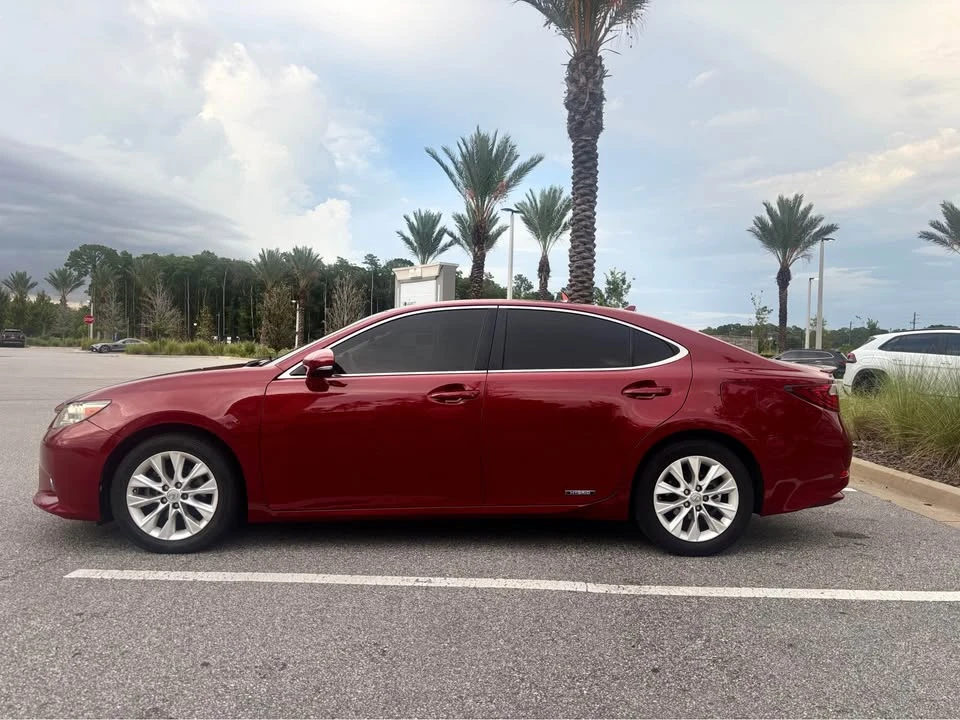 Lexus ES 6th Gen - Image 8 of 10