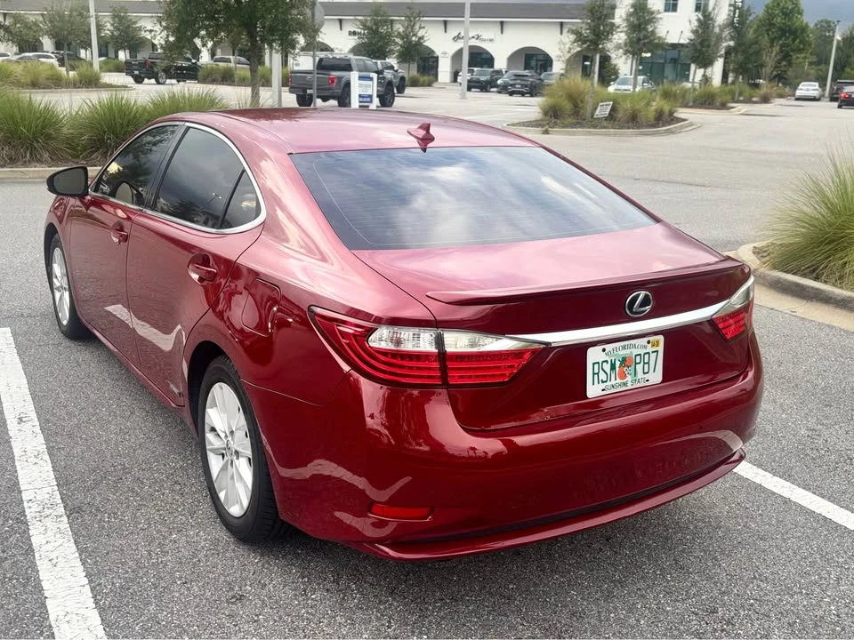 Lexus ES 6th Gen - Image 5 of 10