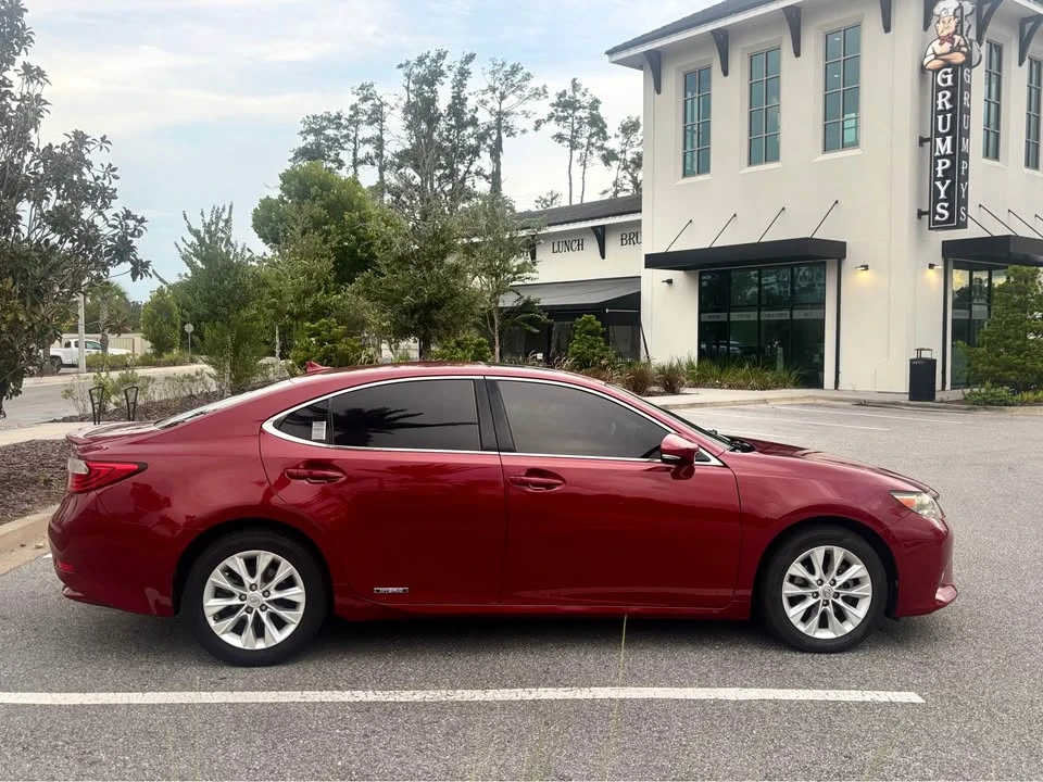 Lexus ES 6th Gen - Image 9 of 10