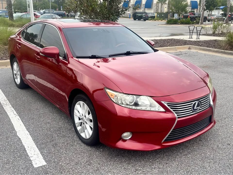 Lexus ES 6th Gen - Image 2 of 10