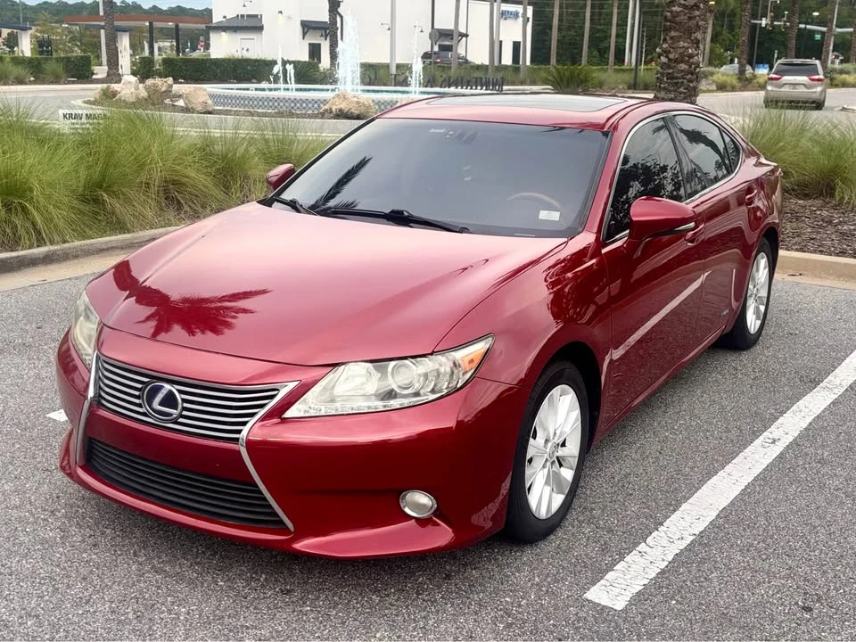 Lexus ES 6th Gen - Image 3 of 10
