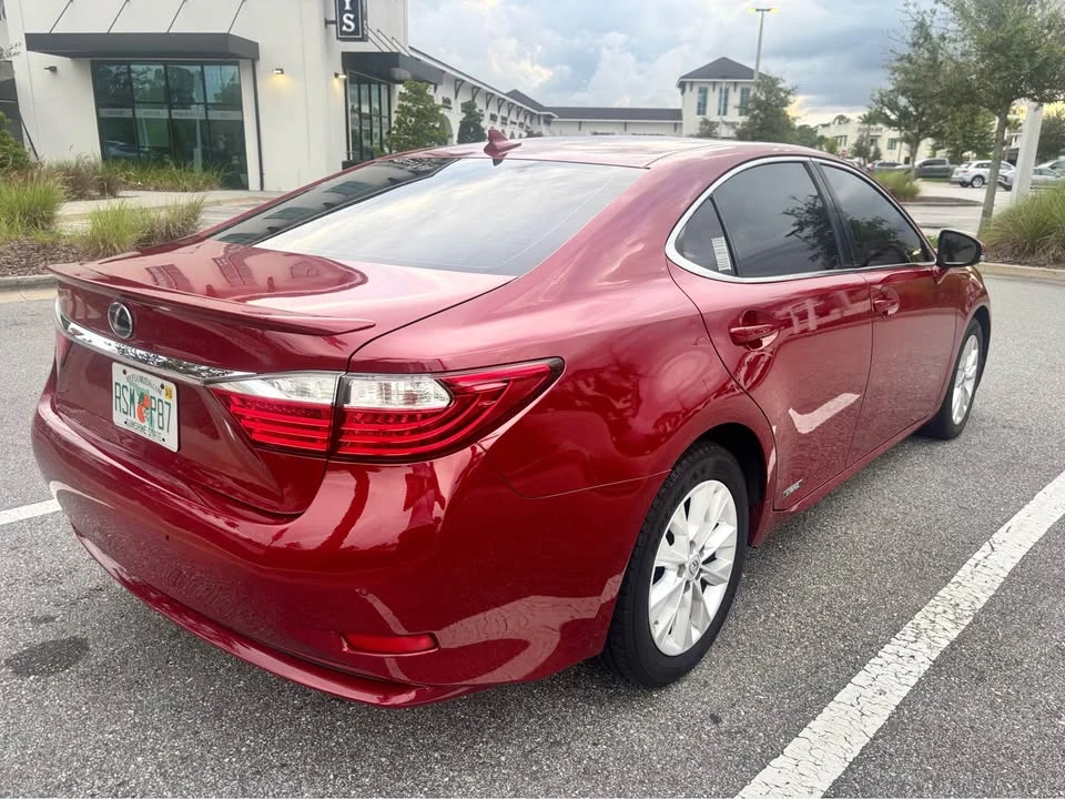 Lexus ES 6th Gen - Image 6 of 10
