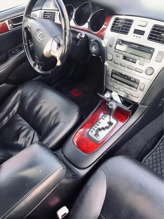 2005 Lexus ES 3rd Gen - Image 2 of 5