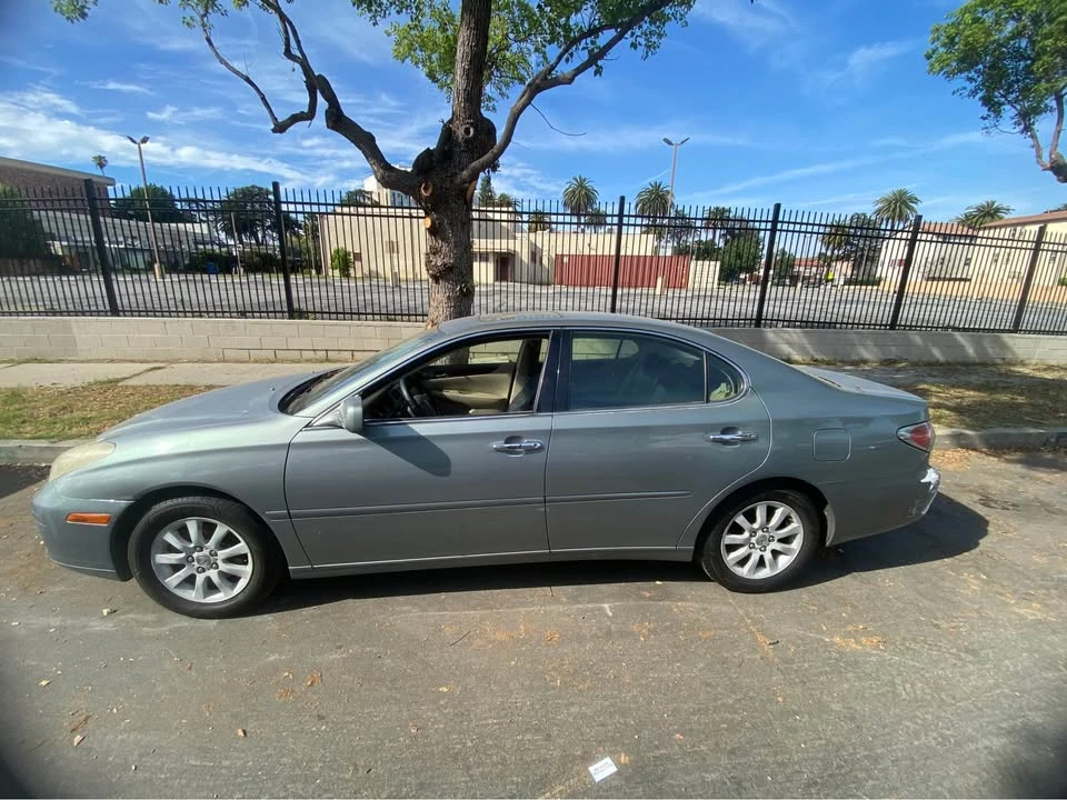 2004 Lexus ES 4th Gen - Image 4 of 4