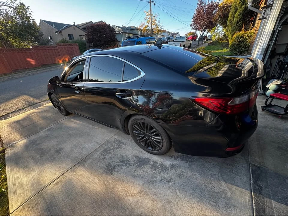 2014 Lexus ES 6th Gen - Image 2 of 10