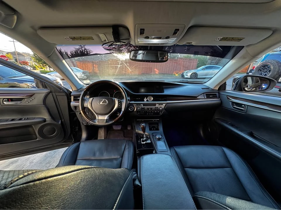 2014 Lexus ES 6th Gen - Image 5 of 10