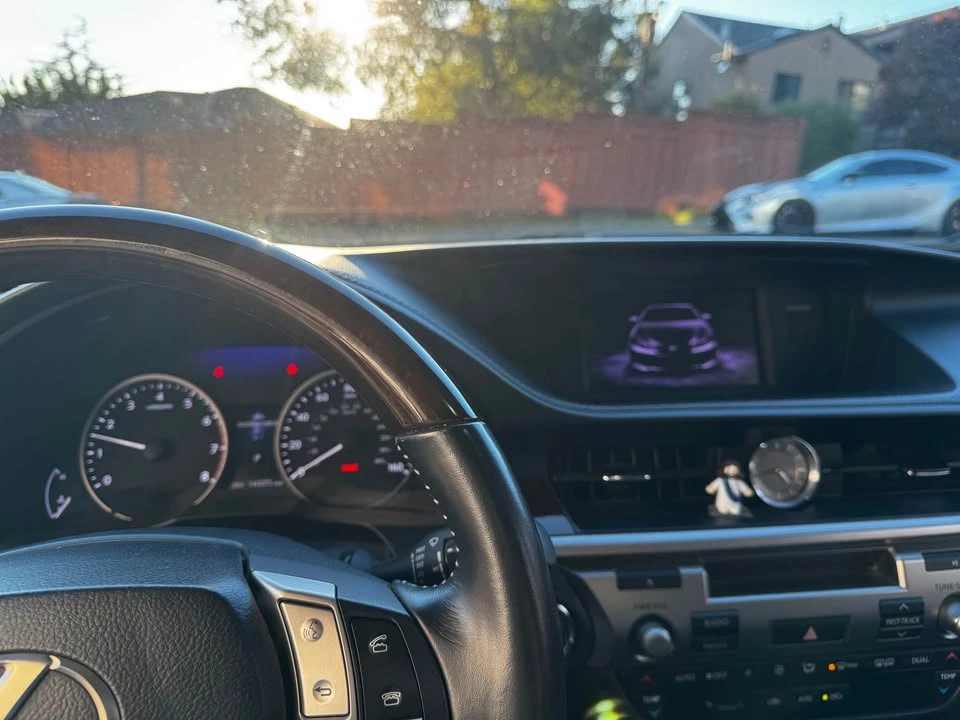 2014 Lexus ES 6th Gen - Image 8 of 10