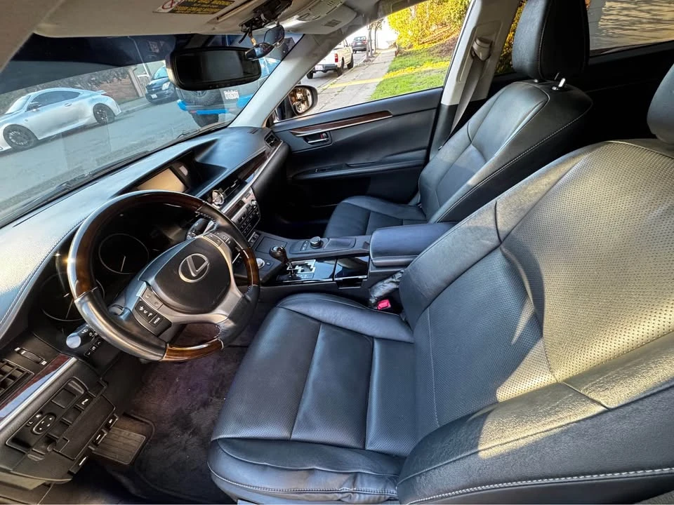 2014 Lexus ES 6th Gen - Image 6 of 10