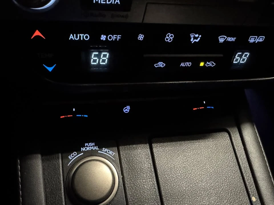 2016 Lexus ES 6th Gen - Image 7 of 10