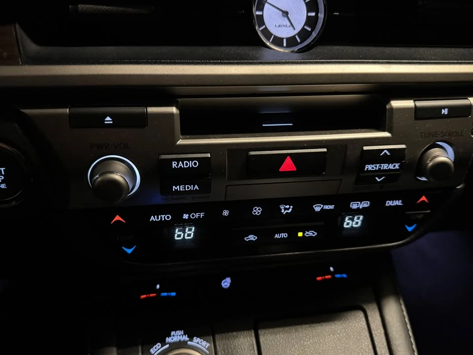 2016 Lexus ES 6th Gen - Image 8 of 10
