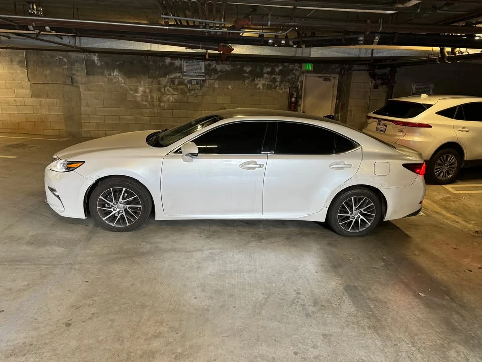 2016 Lexus ES 6th Gen - Image 3 of 10