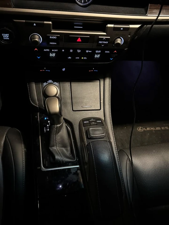 2016 Lexus ES 6th Gen - Image 6 of 10