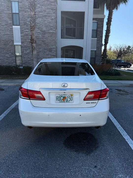 2011 Lexus ES 5th Gen - Image 2 of 10