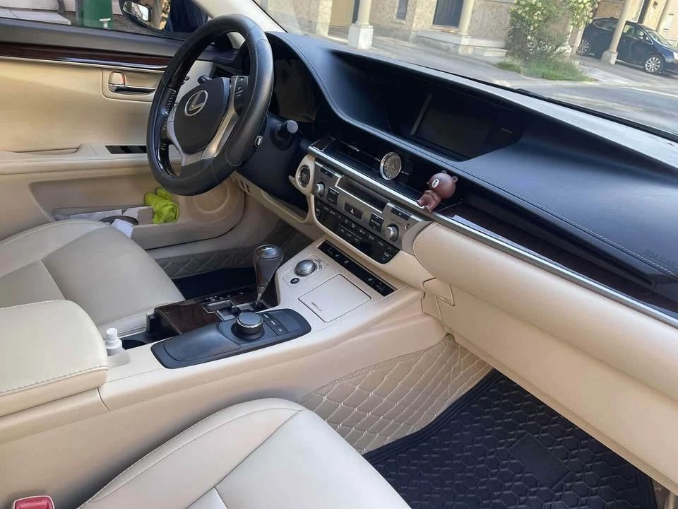 2013 Lexus ES 6th Gen - Image 6 of 7