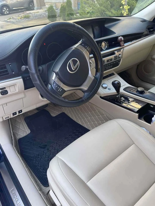 2013 Lexus ES 6th Gen - Image 4 of 7