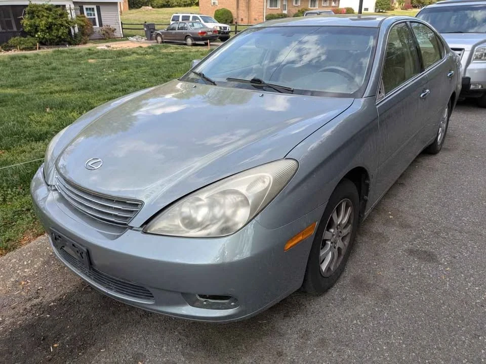 Lexus ES - Image 6 of 10